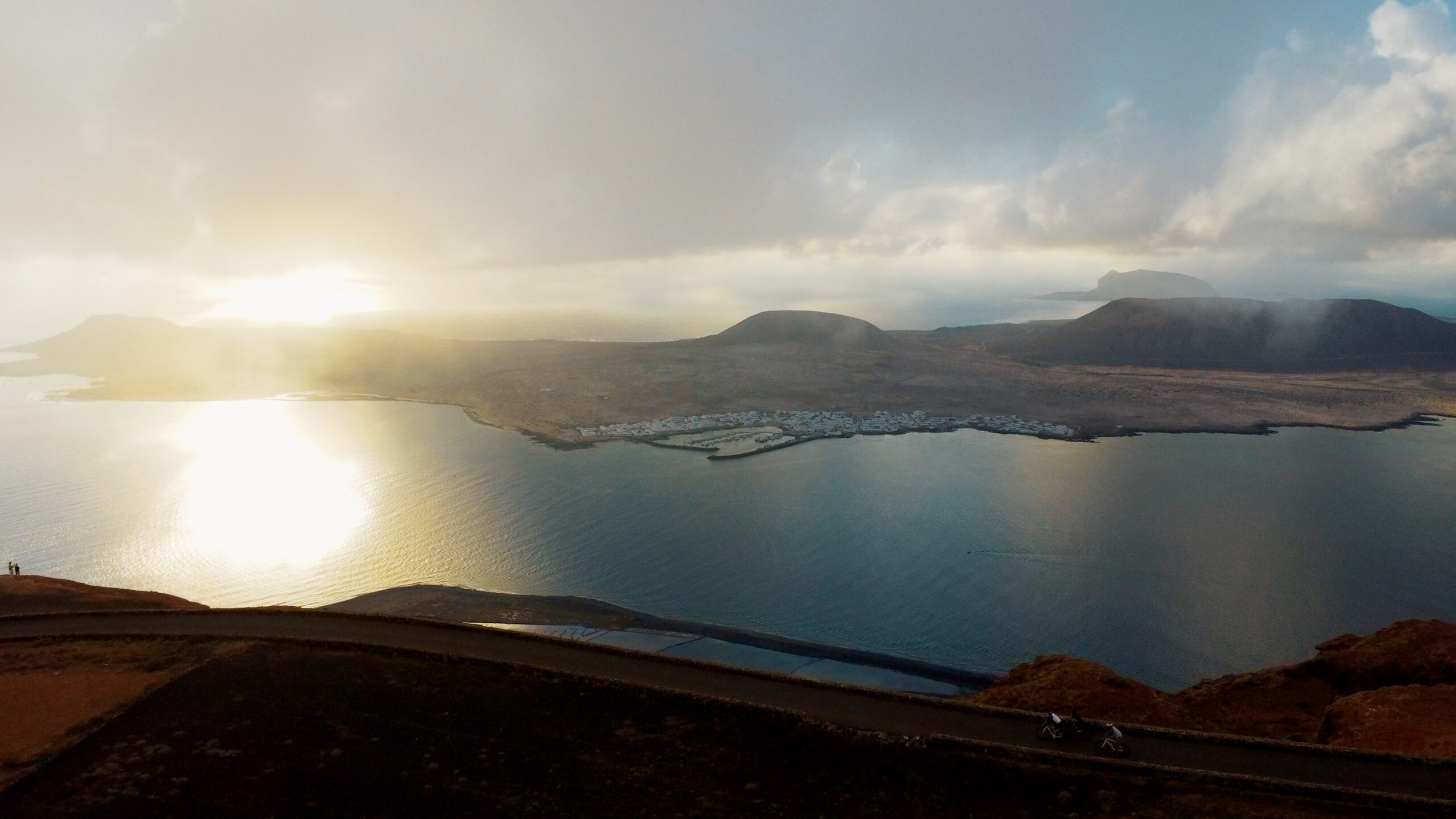 Montage V3.00_00_46_12.Still005