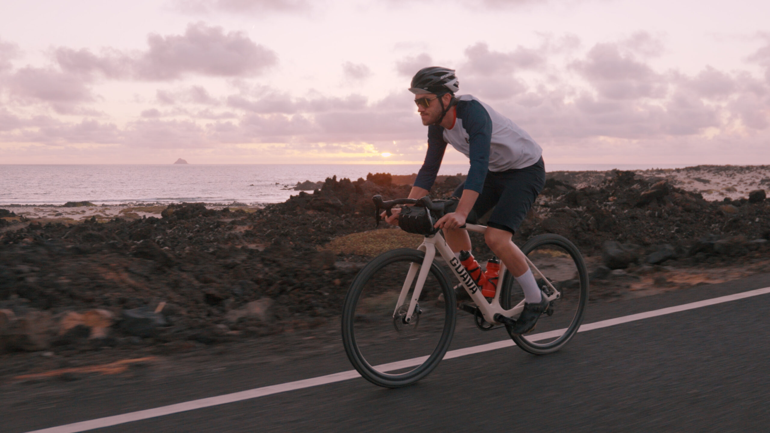 Montage V3.00_01_00_10.Still007