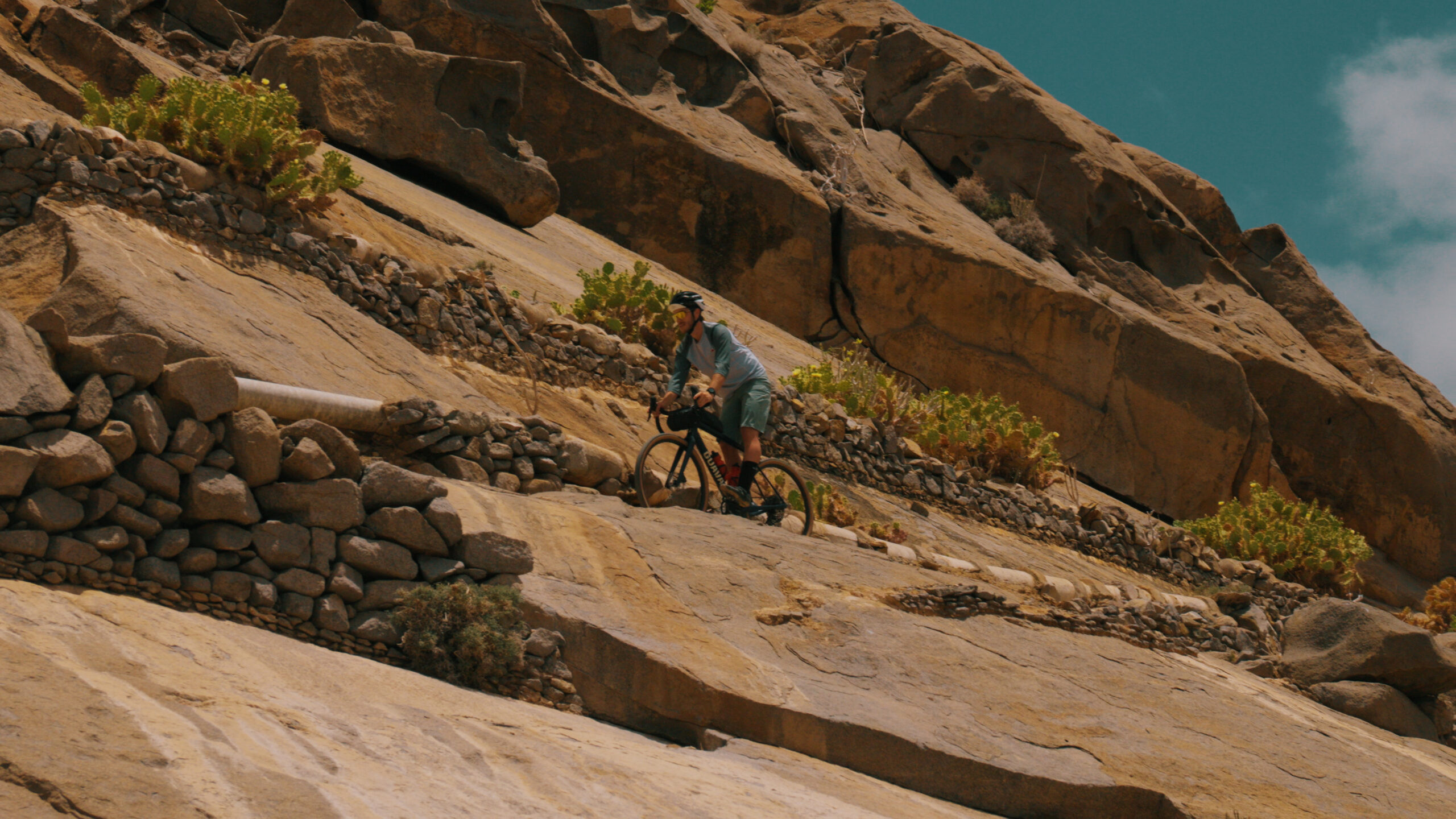 Montage V3.00_01_54_10.Still012