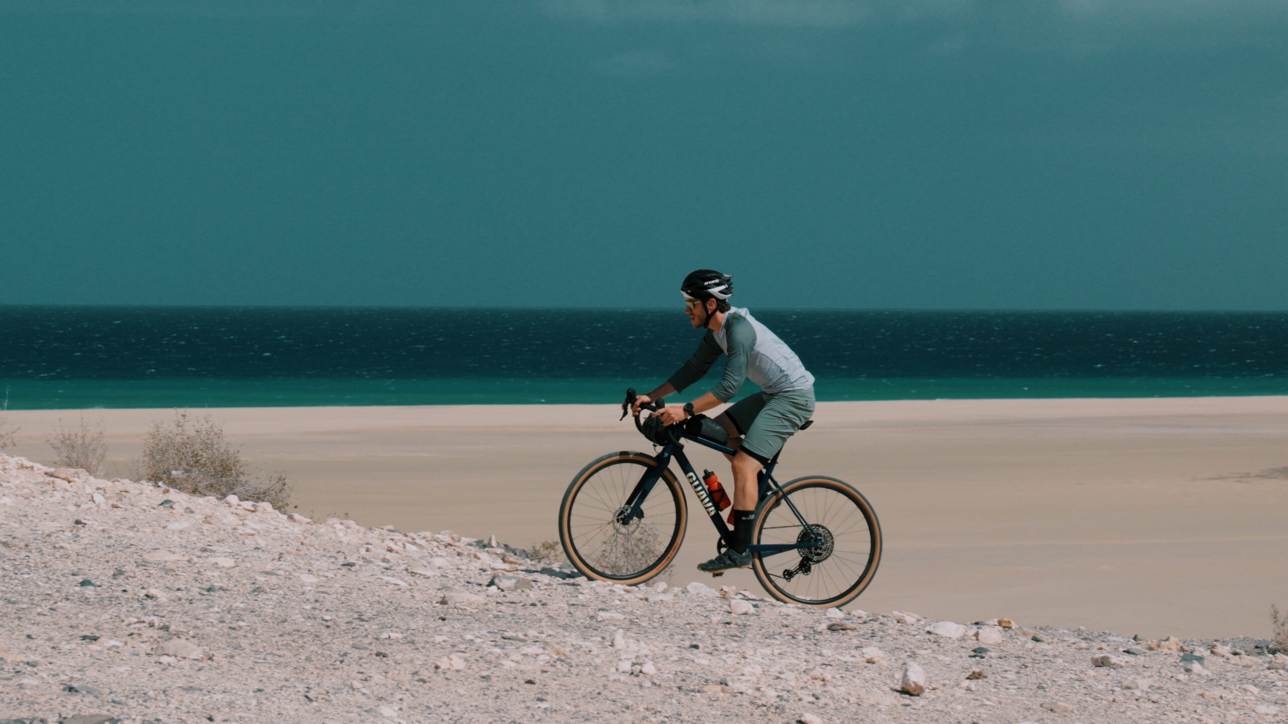 Montage V3.00_02_12_21.Still016